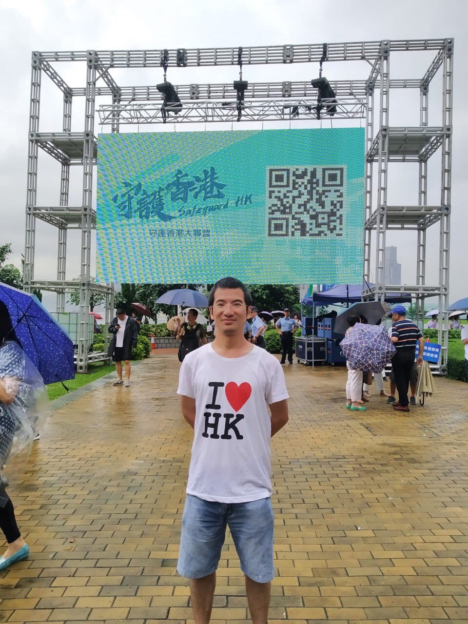 林春曦出席撐警集會時嘅相片