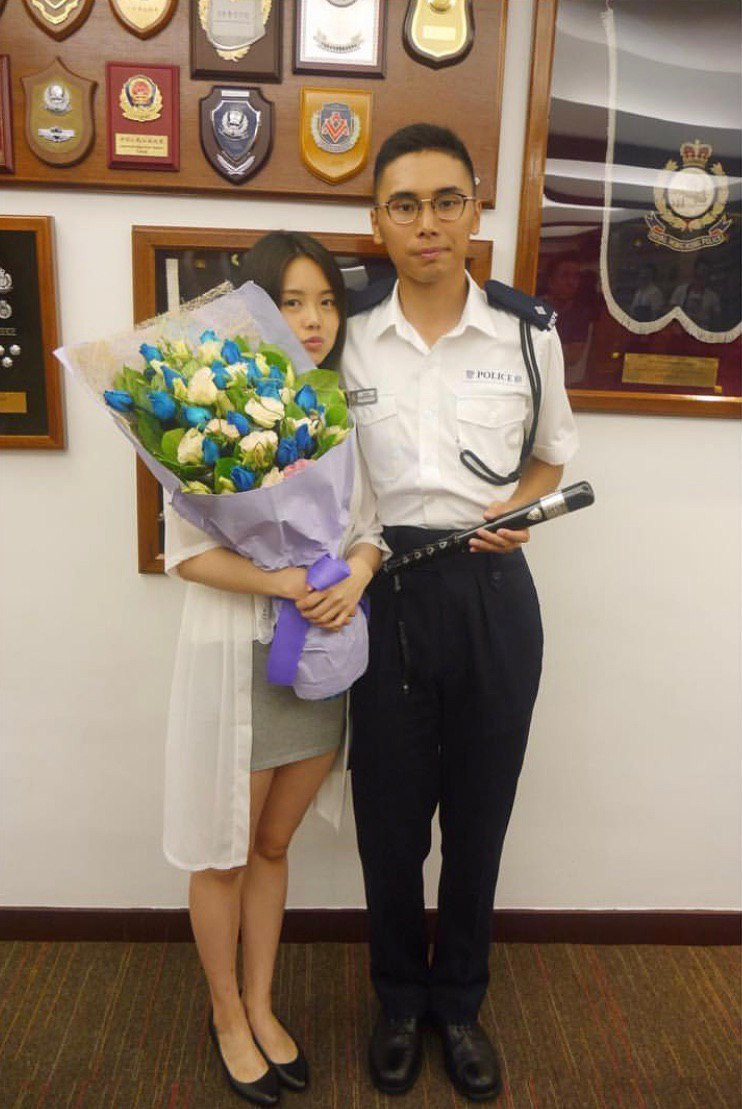 右邊係黃競逸，左邊係疑似女友