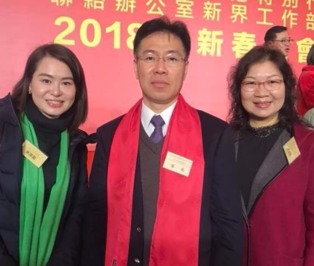 中間男人為葉虎